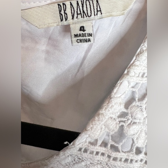 🌸 White Floral Embroidered Dress - Picture 3 of 7